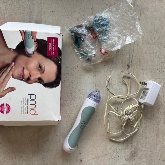 PMD Women's Microdermabrasion Pen (Retails at $200-300) - Picture 2 of 3